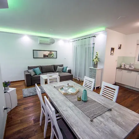 Apartman Apartment's Tea & Nevio *