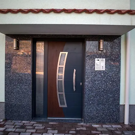 Apartment's Tea & Nevio * Σπλιτ