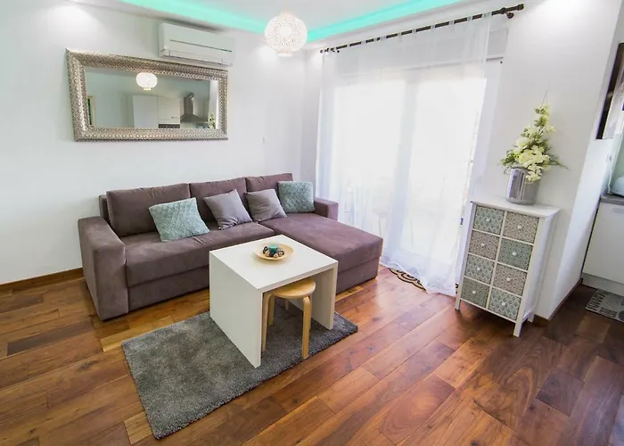 Apartment's Tea & Nevio *